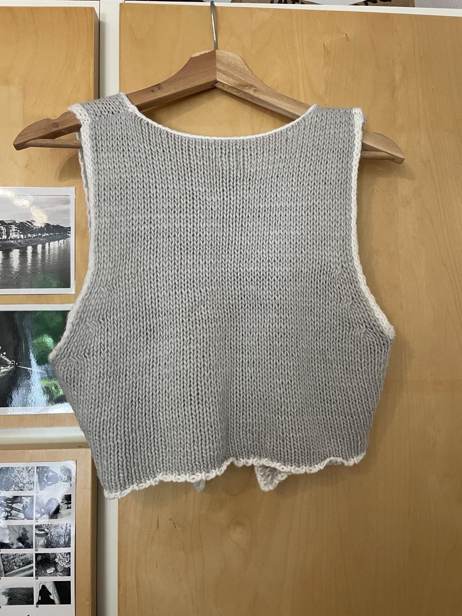 Urban Outfitters Gilet & Giacche senza maniche: Lightweight Knit Vest ✨ – Usato da Zürich venduto da jul_92ld 1
