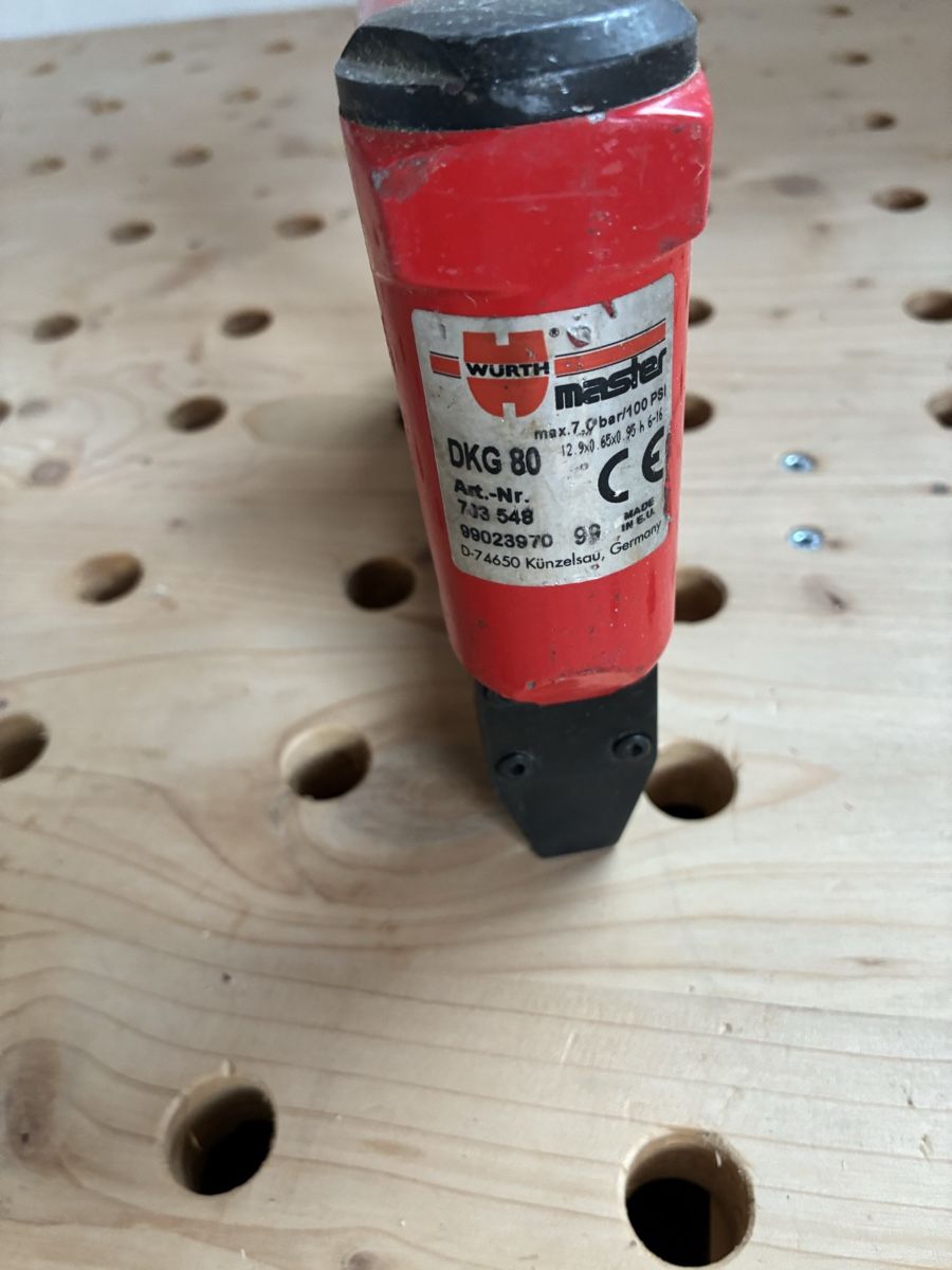 Alle Maschinen: Würth Luftbostitch fast neu – Gebraucht aus Menznau von dar_w9yg 2