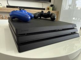 PS4 Pro + 2 Controller + Staz. ricarica Sony + 4 Giochi