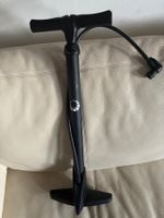 Velopumpe / Standpumpe auch für unterwegs, da sehr leicht