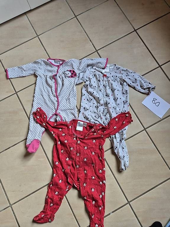Pyjamas: 10xPijama mit Füssen 80 – D'occasion à Seeberg par Zauberfee95 2