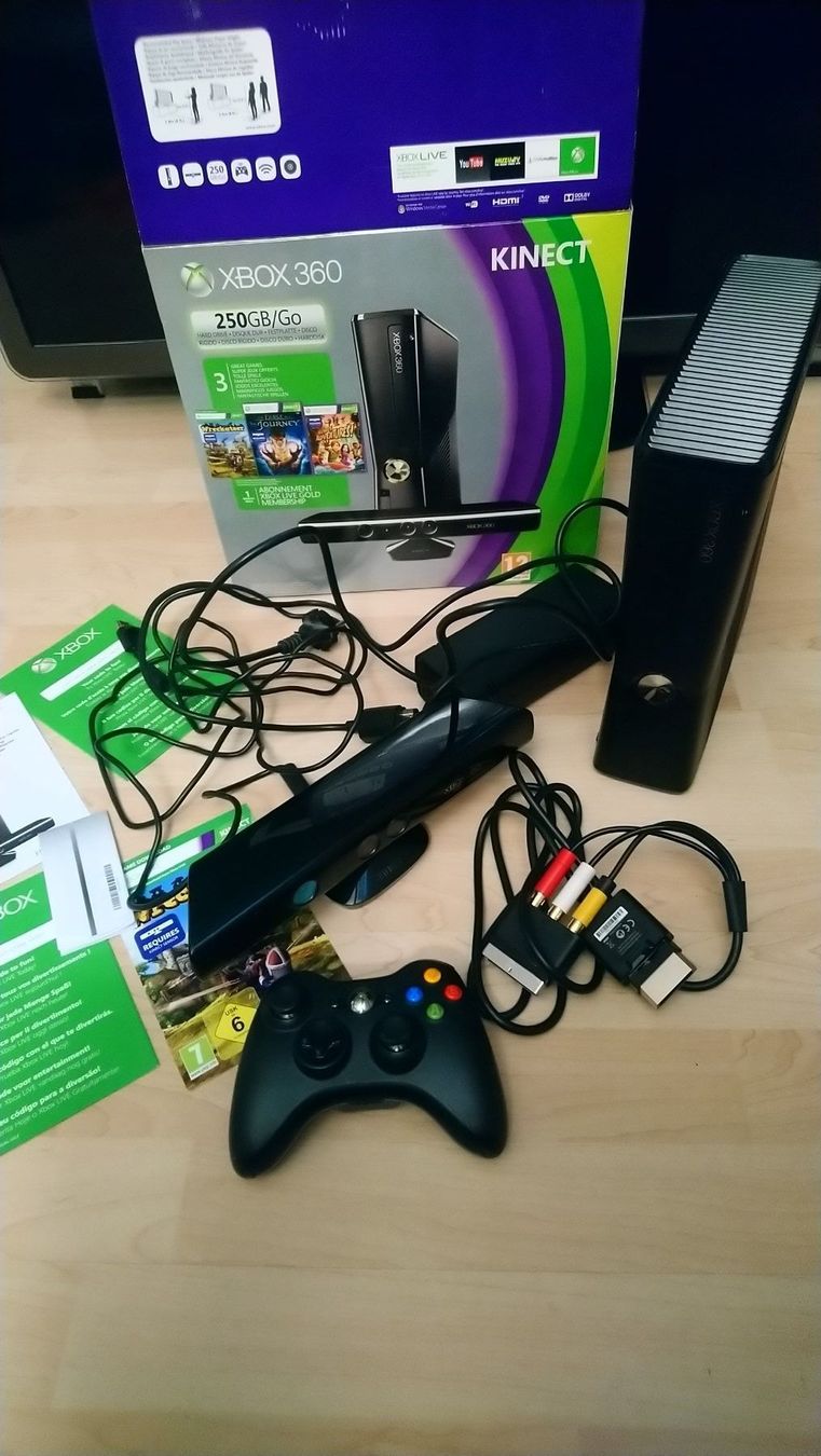 Microsoft Consoles: Xbox 360 Kinect mit Zubehör – D'occasion à Ettingen par flouleFM
