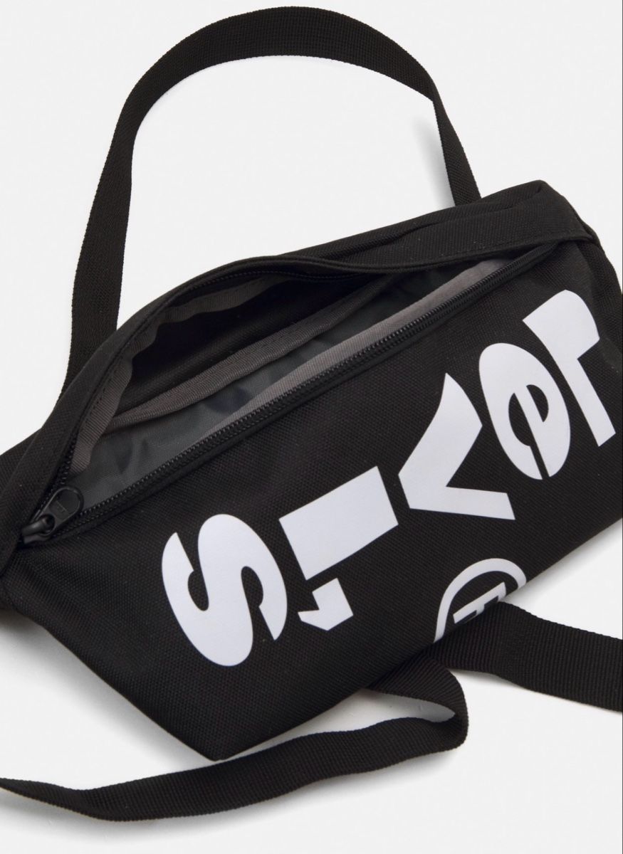 Levi's Sacs: NEW - Levi’s Banana Sling – Neuf (Voir description) à Horgen par lme_8kj7 2