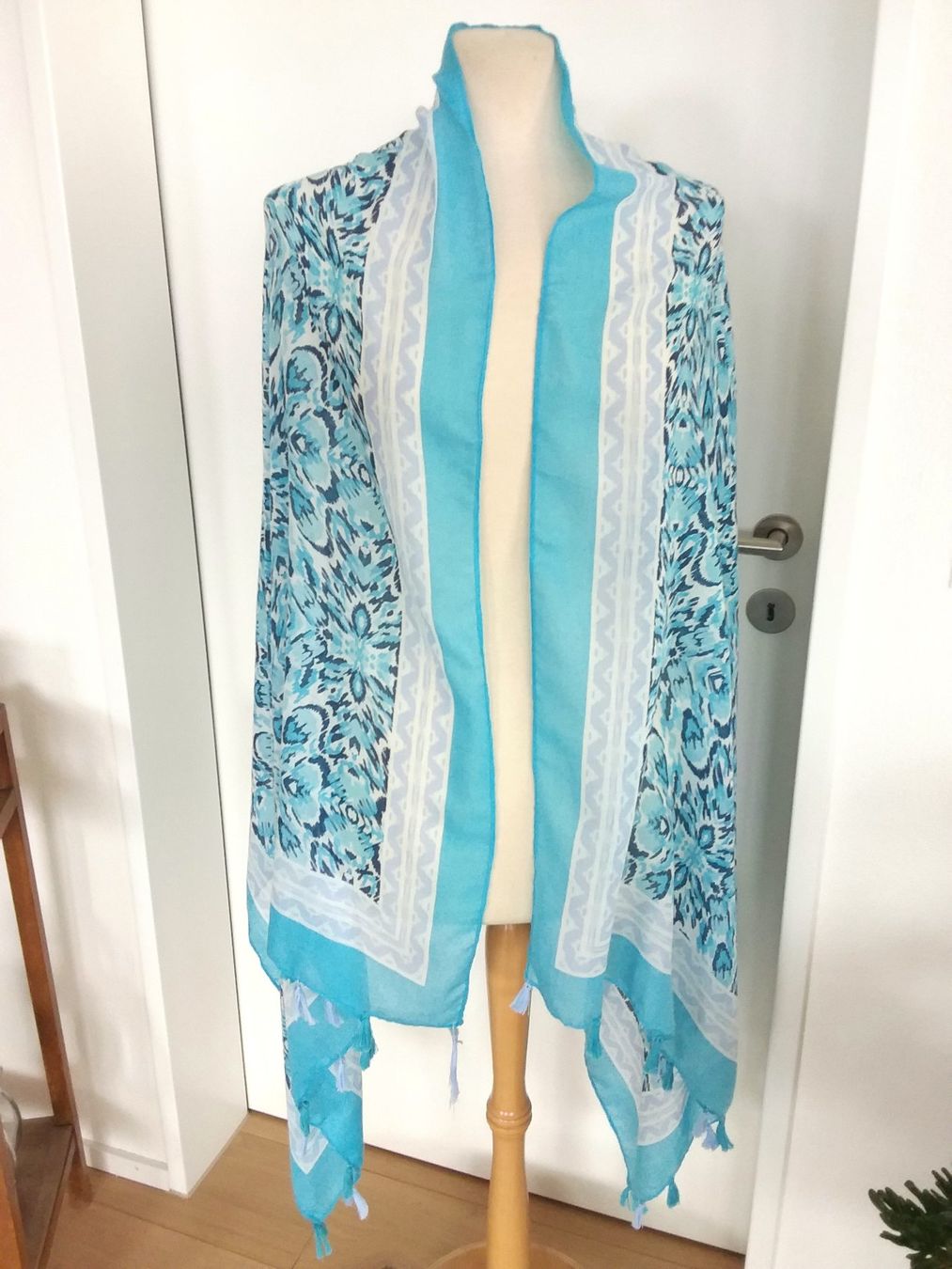 Foulard & Sciarpe: langer Schal  186 x 85 cm – Usato da Immensee venduto da Btrutmann
