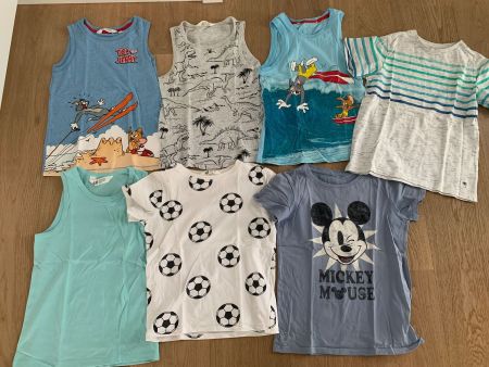 Kleiderpaket 7 T-Shirts Gr. 122/128 für Jungen