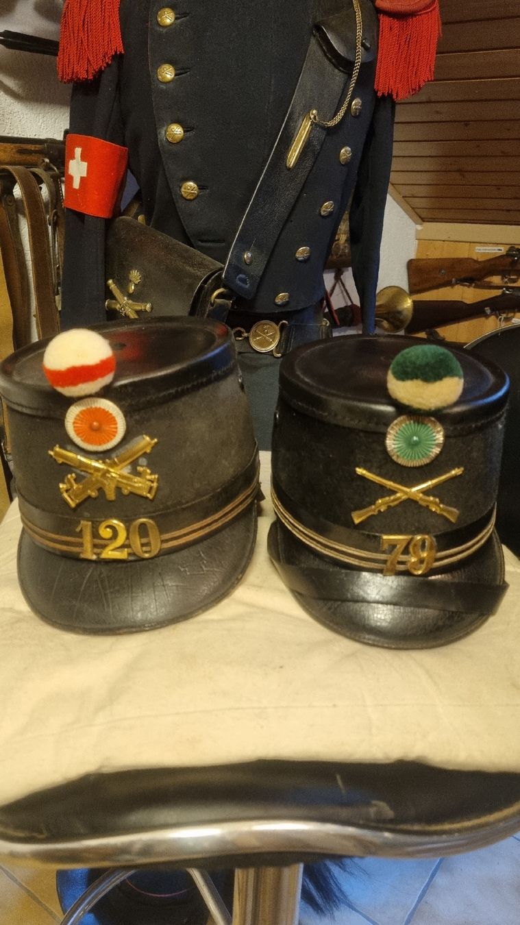 Schweizer Armee Uniformen: 2 shakos – Gebraucht aus martigny von saphire02