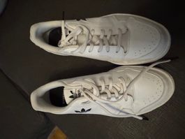 Baskets Adidas blanc et noire  taille 38 2/3 Laura