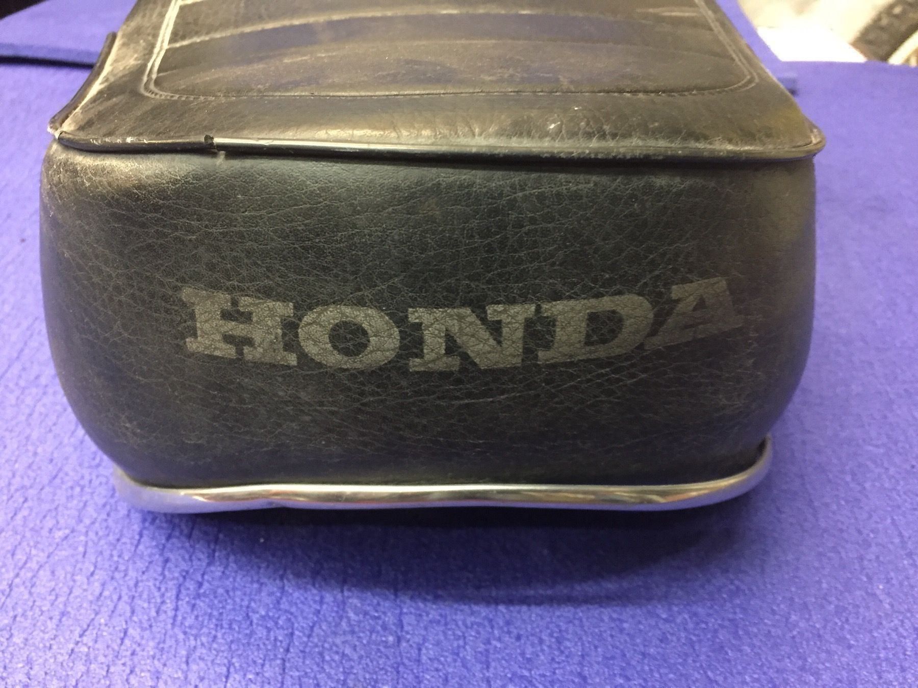 Selle & Accessori: Sattel honda selle – Usato da Vevey venduto da Chupita-met