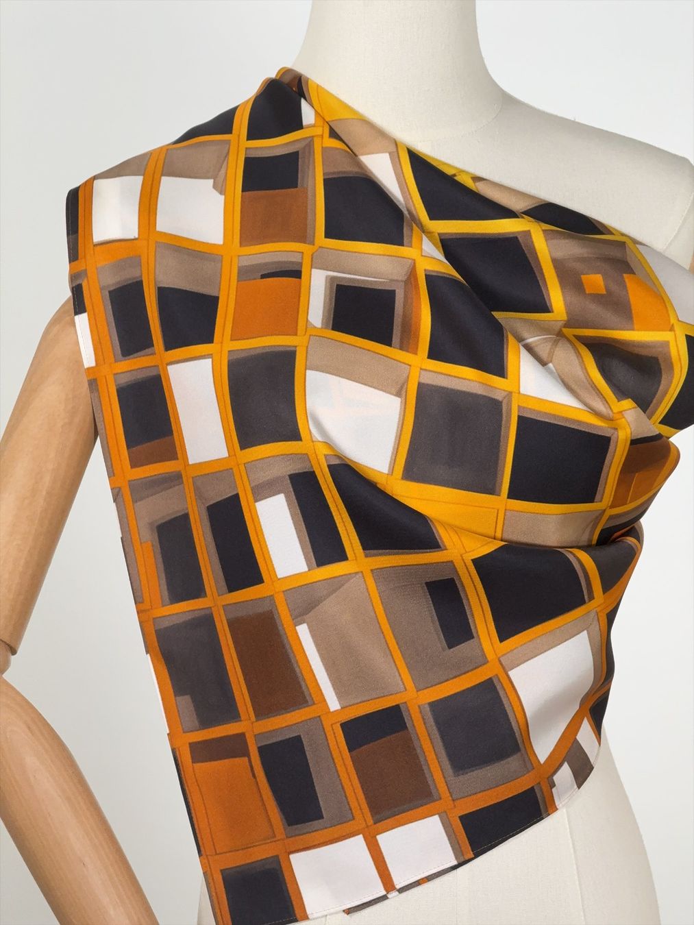 Foulards, Tücher & Schals: Schöner Seidenfoulard "Quadrate" – Neu und originalverpackt aus Dättwil AG von AnDani2. 3