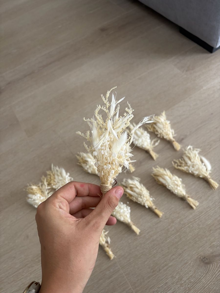 Toutes les décorations: 12 kleine Trockenblumen anstecker – D'occasion à Urtenen-Schönbühl par LaPriinciipessa 1