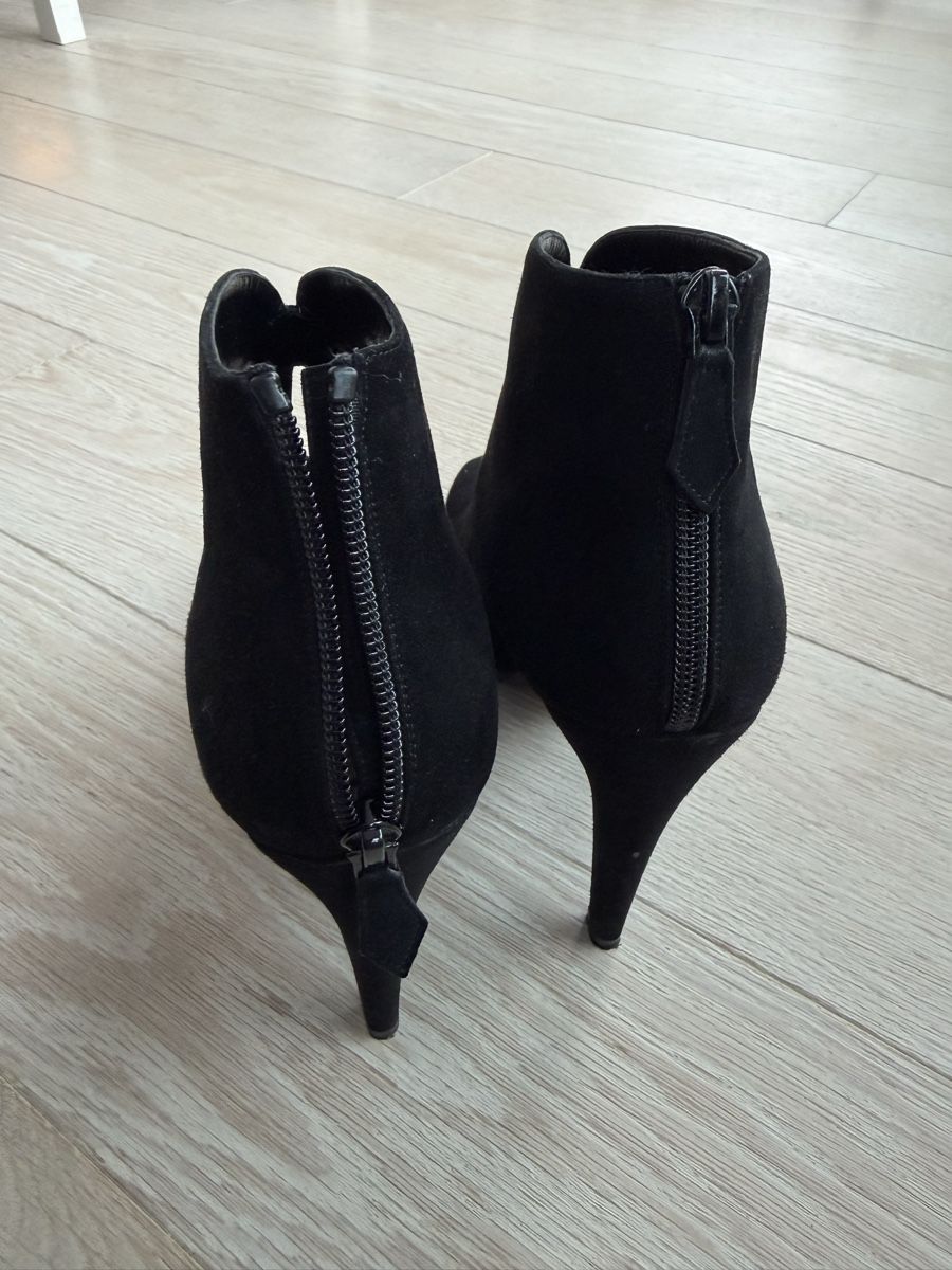 Hermès Scarpe da donna: Hermès Ankle Boots Wildleder schwarz  – Usato da Zürich venduto da Tinyfish 1