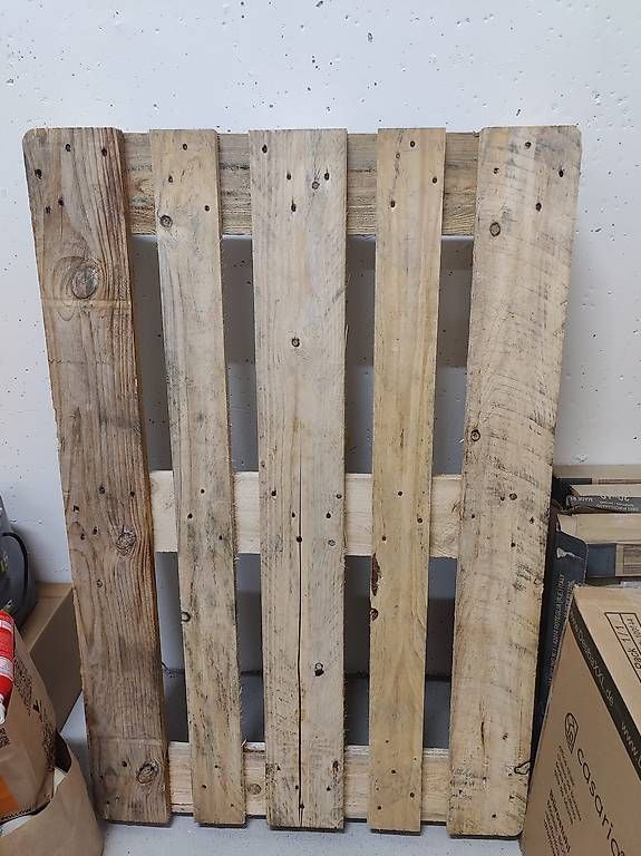 Palettes: Europalette / Holzpalette – D'occasion à Gisikon par s-halef