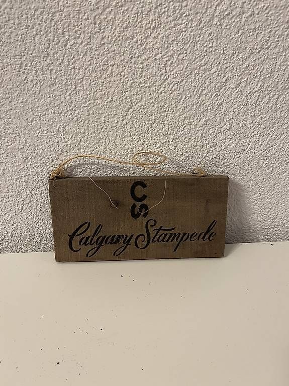 Tutte le decorazioni: Holz Deko Schild Calgary Stampede – Usato da Zürich venduto da BigRock89