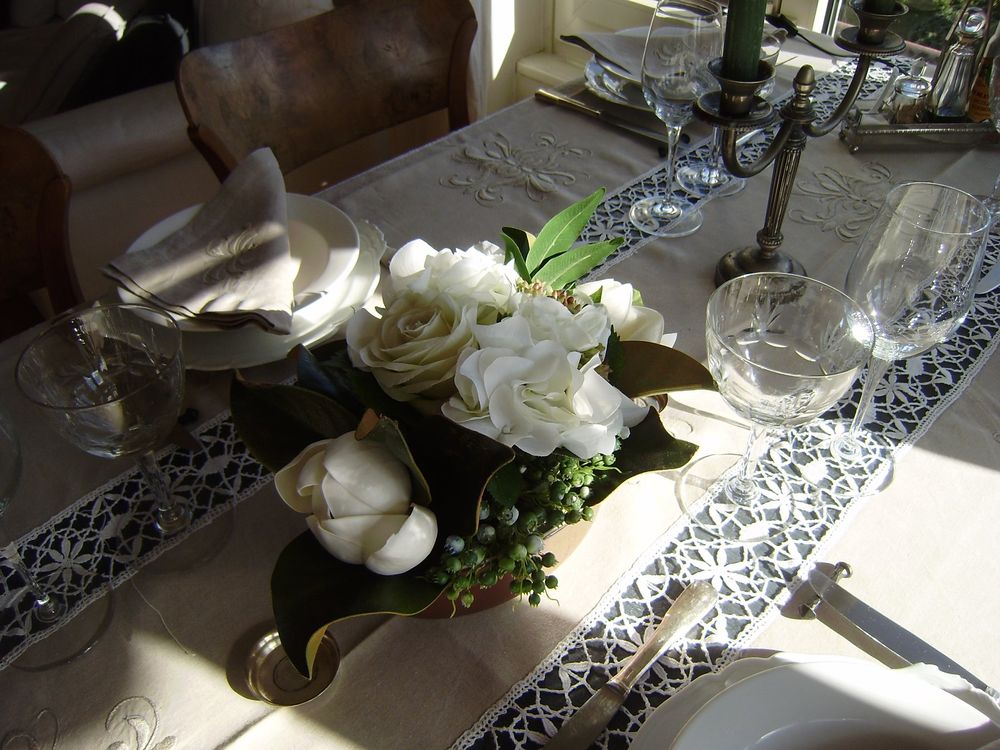 Nappe brodée main [ OFES Août ] | Clasf