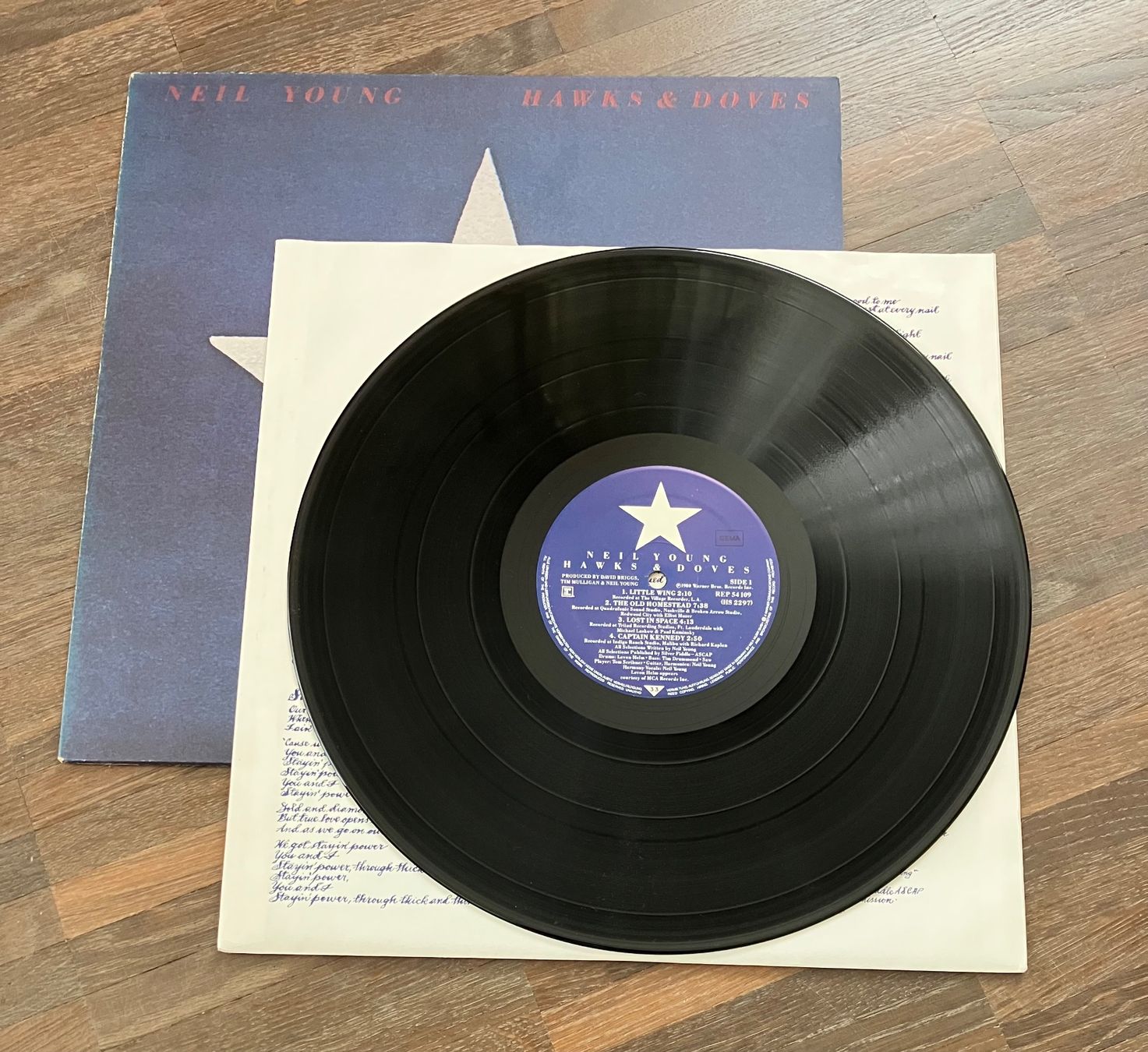 Dischi in vinile: NEIL YOUNG - HAWKS & DOVES – Usato da steffisburg venduto da Dstauffer 1