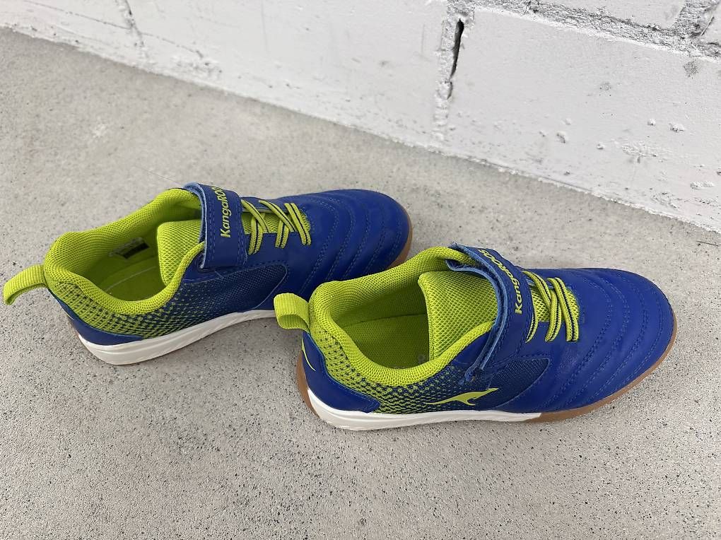 Schuhe für Jungen: Hallenschuhe, Grösse 30 – Gebraucht aus Zollikerberg von d_t_6bhf 2