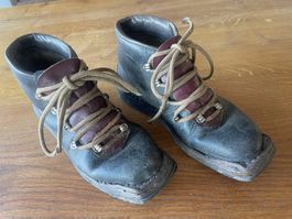 Schuhe, Kinderskischuhe in gutem Zustand