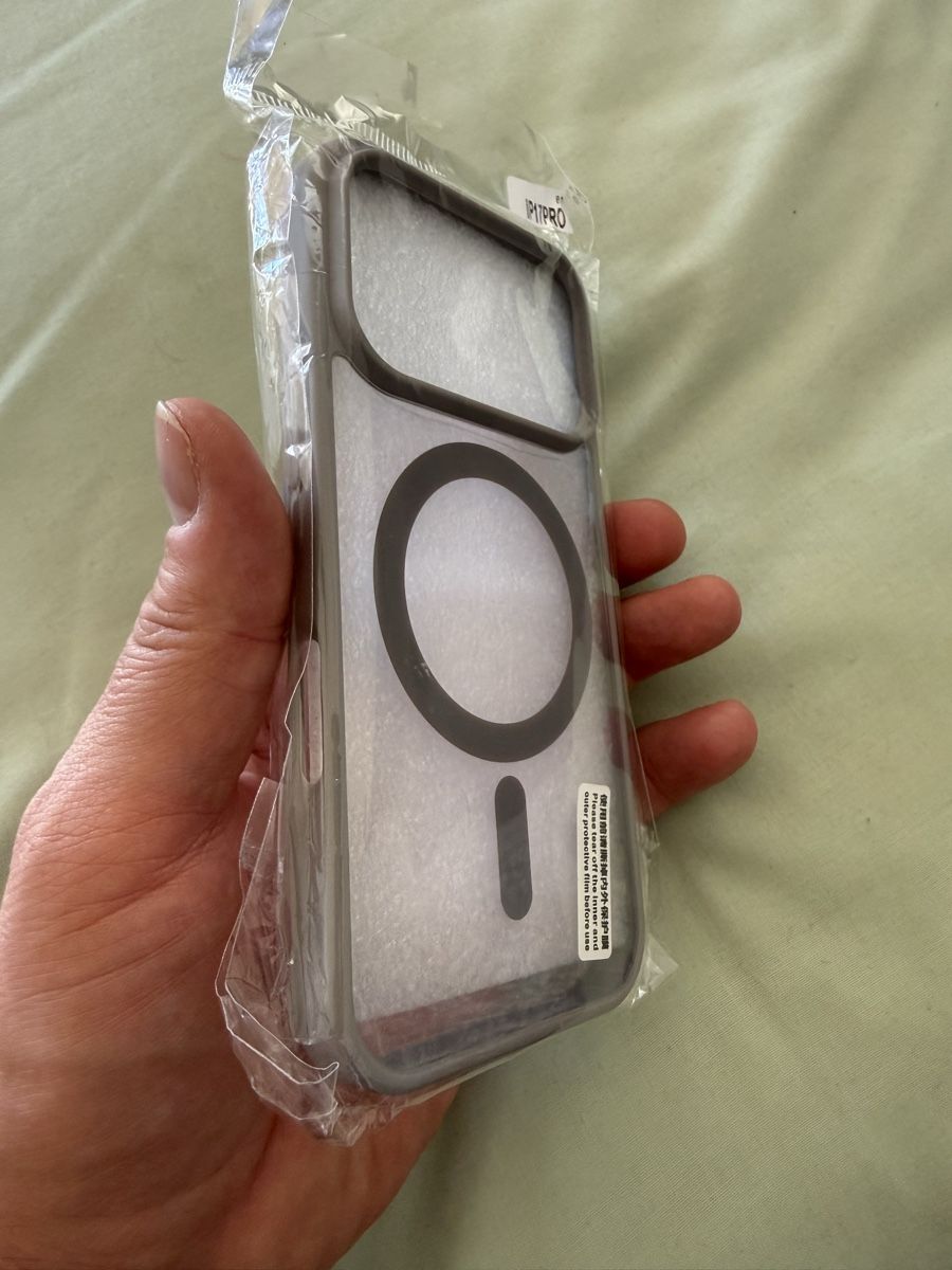 Cover & Protezioni schermo: Coque iPhone 17 Pro neuve, MagSafe, – Nuovo e nell'imballaggio originale da Lausanne venduto da Licio7 1