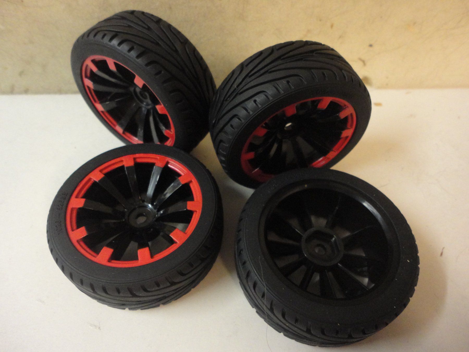 RC Modellbau: Rennreifen 1:10 Neu – Neu und originalverpackt aus Horgen von RcModell