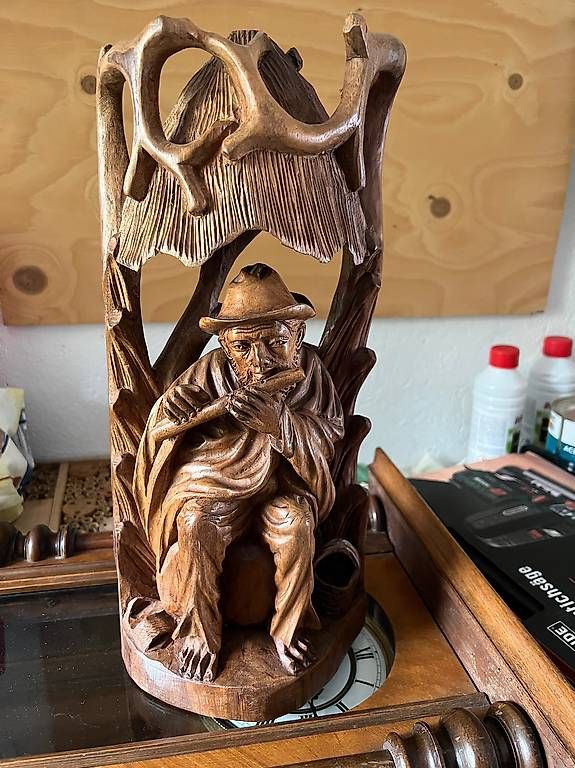 Statuette: Schönen Figur aus Holz  – Usato da St.Gallen venduto da Piran65