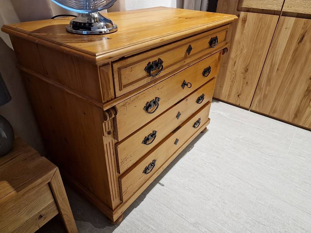 Kommoden: Alte Holzkommode – Gebraucht aus Grüsch von stelluna3 1