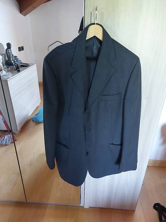 Costumes: Abito elegante grigio – D'occasion à Chiasso par don_dp56 1