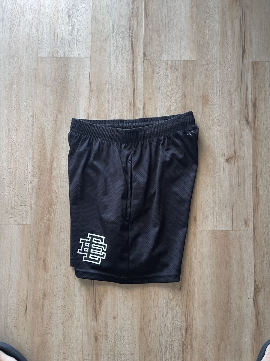 Jeans: Shorts noirs, L, marque EE, neuf – Nuovo (secondo la descrizione) da Kloten venduto da Vermicelles 3