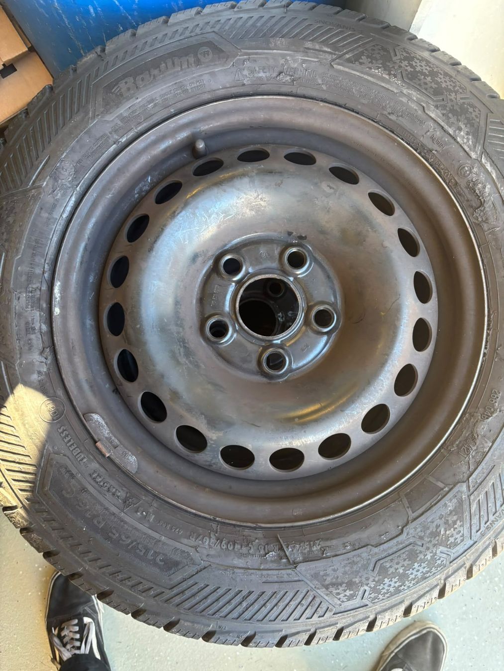 Volkswagen Pneumatici & Ruote complete: VW T6.1 Winterräder gebraucht – Usato da Wilen b. Wil venduto da gp6_2pxn 4