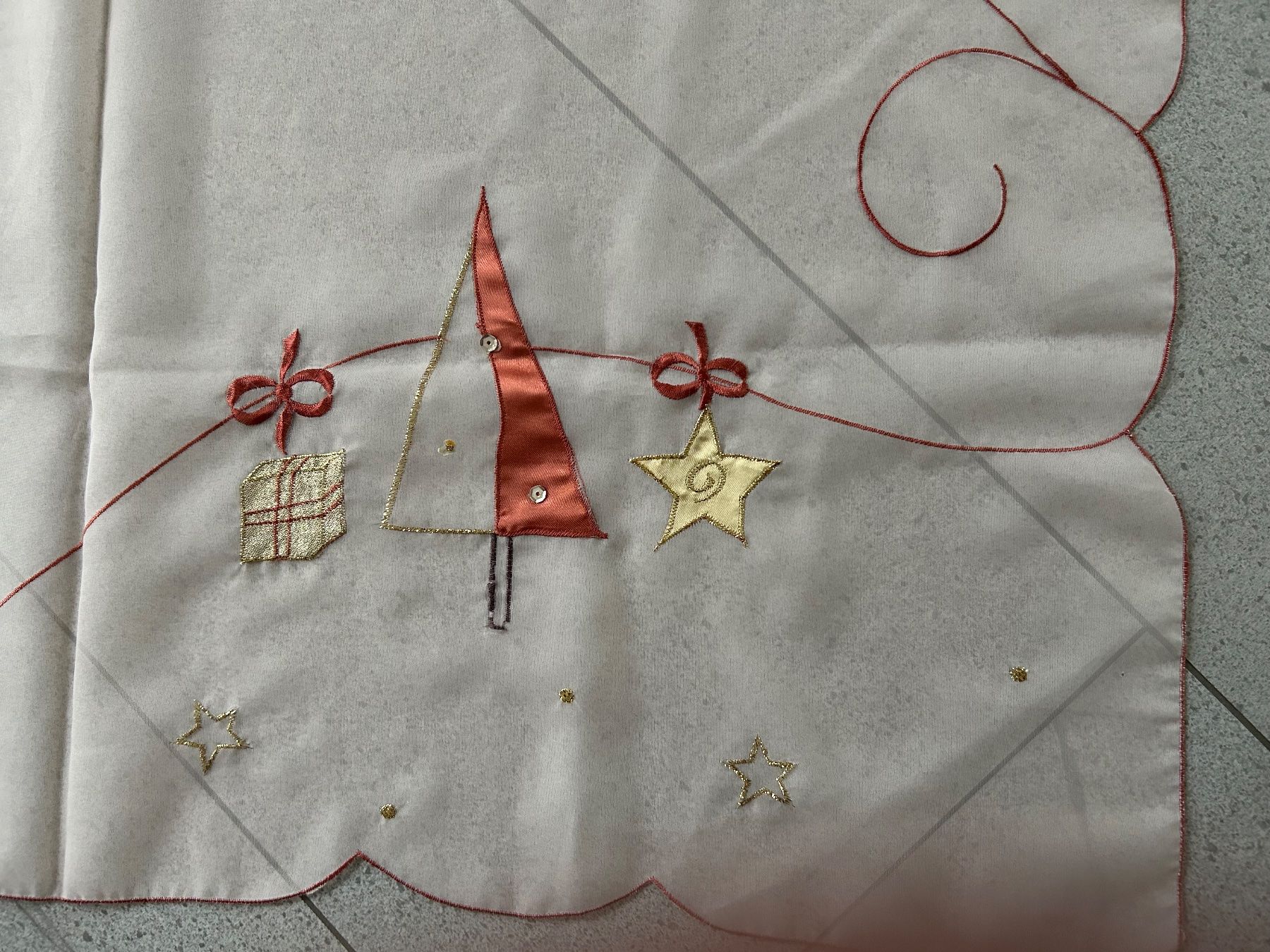 Toutes les décorations: Weihnachs-Tischtuch – D'occasion à Eschenz par glaro14 2