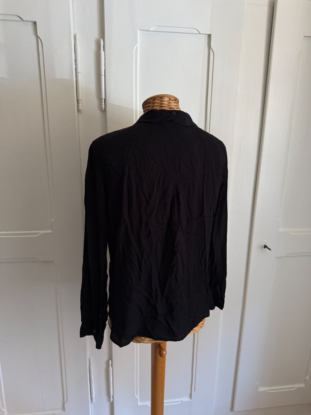 Bershka Camicette: BERSHKA - Bluse schwarz fliessend XS – Usato da Zürich venduto da Diazaio 2