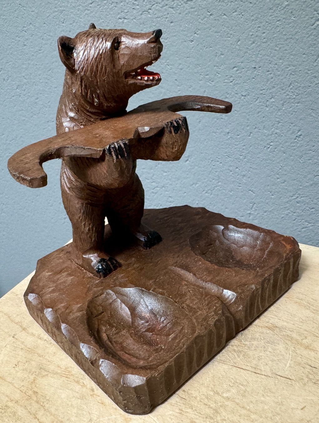 Figuren: Figur Brienzer Schnitzerei Holz BÄR Pfeifenhalter – Gebraucht aus Rothrist von Luckywinner 1