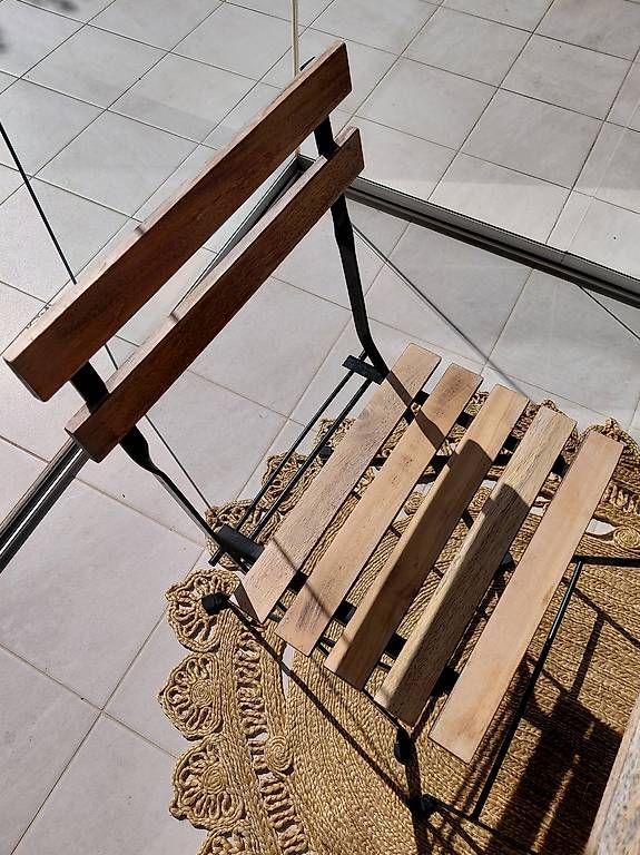 Ikea Tischset: Tischset: 2 Stühle, Tischchen, Teppich, Deko – Gebraucht aus Binningen von eli_rcf2 1
