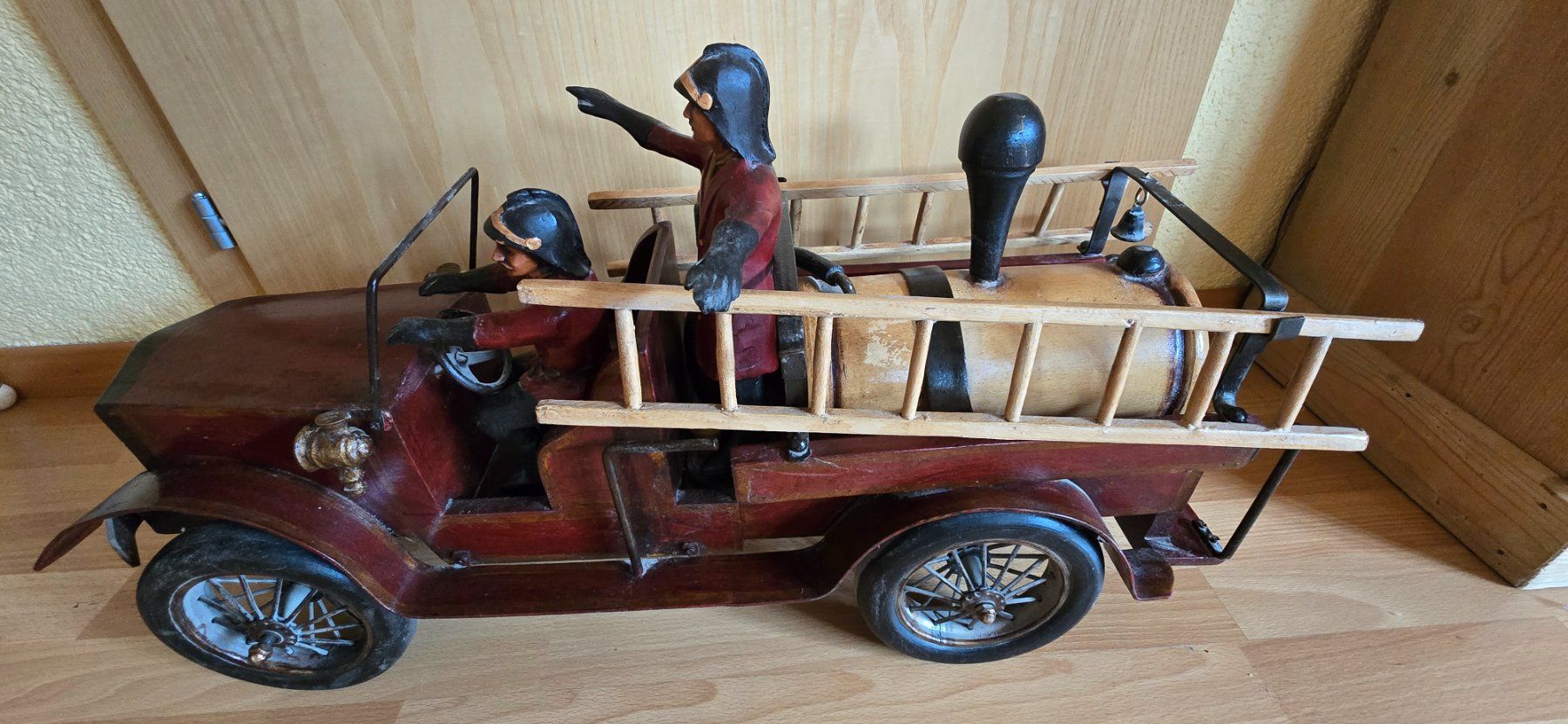 Modellini d'auto: Sehr grosses Modellauto, alt oder auf Alt gemacht – Usato da Gams venduto da yadejo03 1