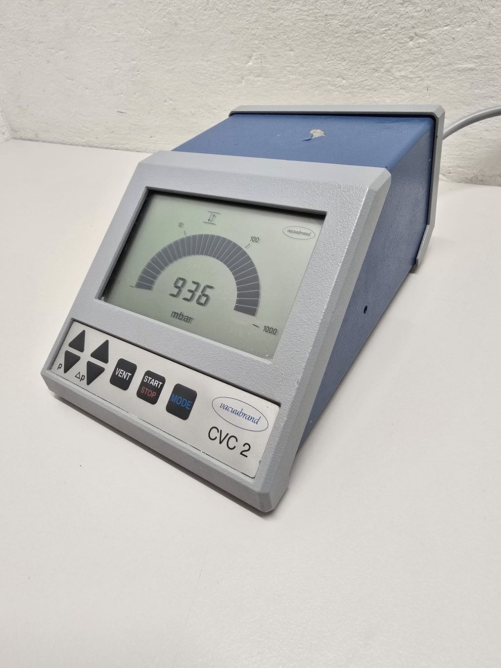 Sistema di controllo: vacuubrand CVC 2 vacuumcontroller – Usato da Niederdorf venduto da LeptonAG_Labor