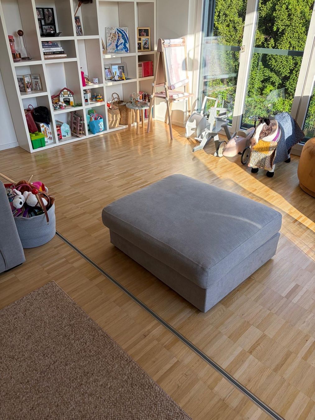 Divani: Gemütliches graues Sofa mit Kissen – Usato da Küsnacht ZH venduto da eme_mbq5 2