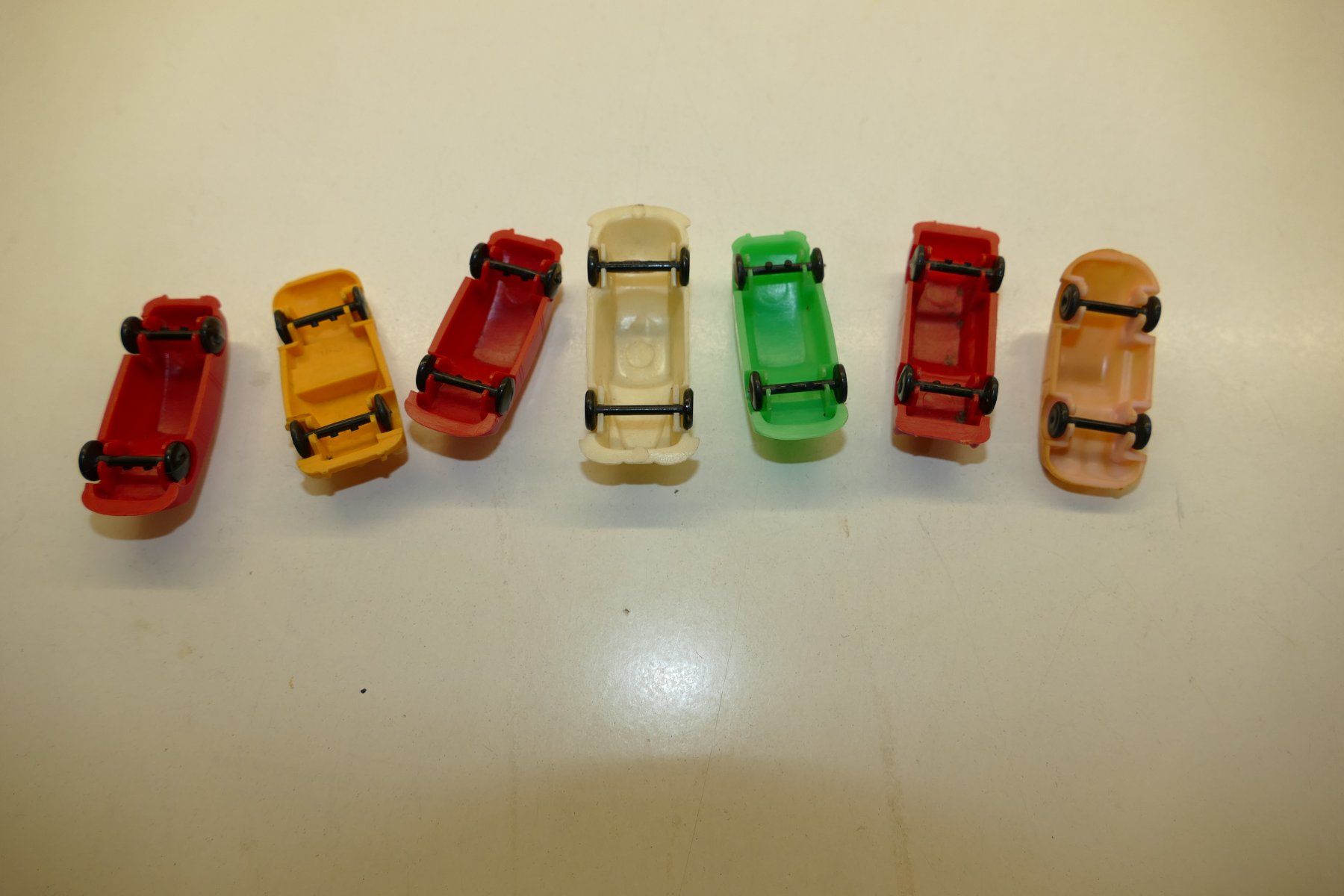 Spielzeuge: 7xPlastik Spielzeugautos Einheit 1 – Gebraucht aus Niederhasli von rail-duerst 2