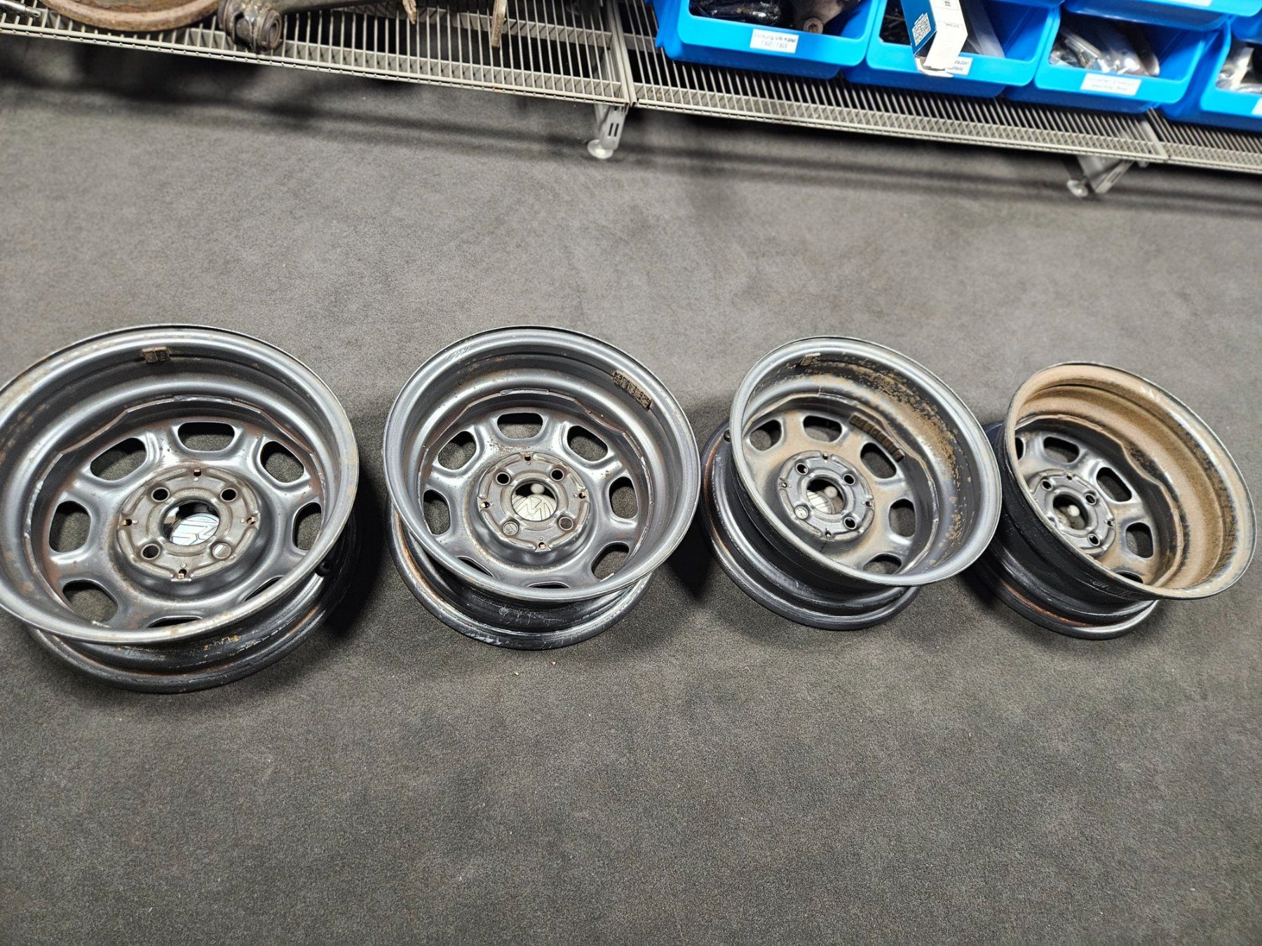 Volkswagen Felgen: 13"-VW Stahlfelgen mit Raddeckel – Gebraucht aus Kallnach von Aircooler 5