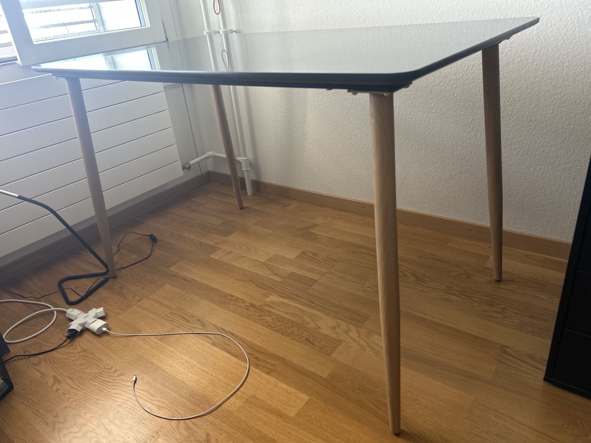 Livique Schreibtische: Schreibtisch grau – Gebraucht aus Bern von wid_zsw5 2