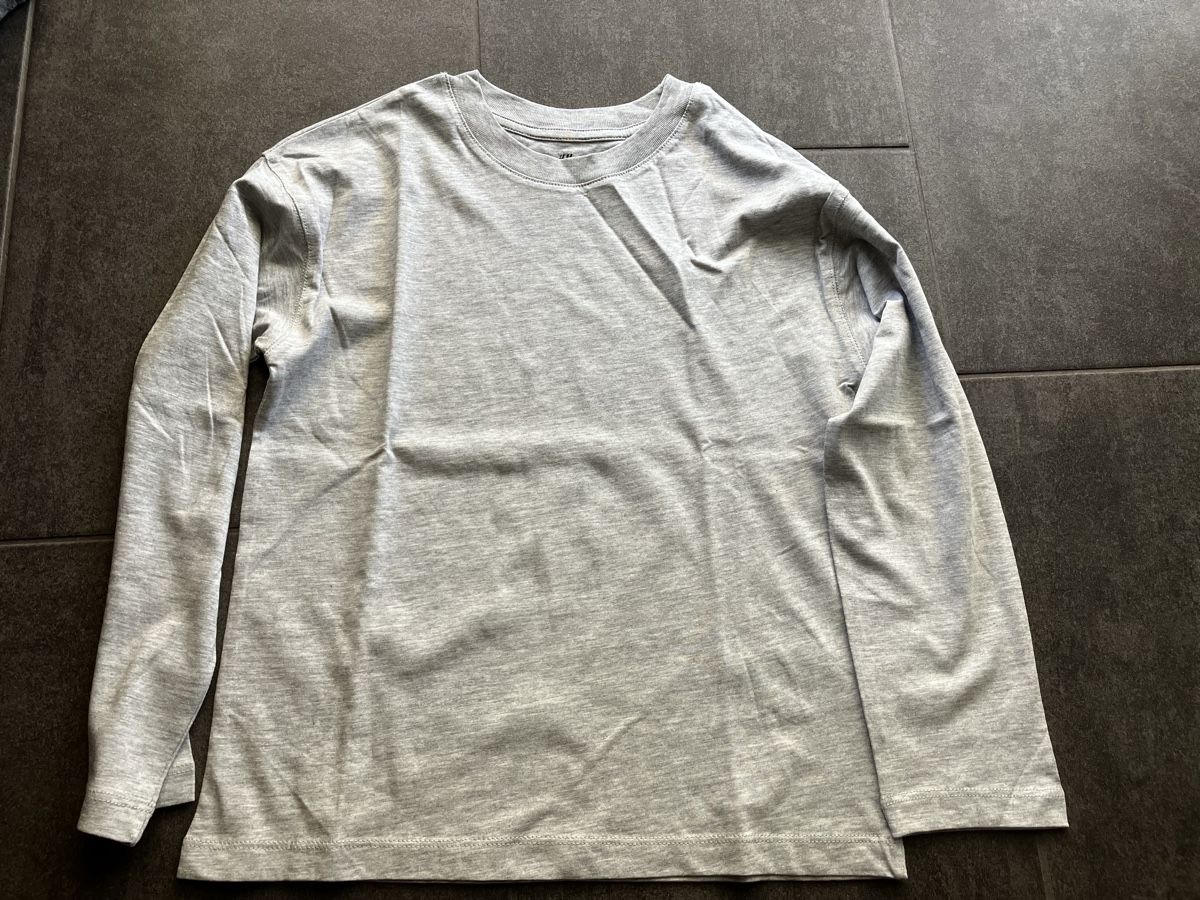 H&M Kleiderpakete & -sets: H&M Shirts Gr. 122/128 – Neu (gemäss Beschreibung) aus Reigoldswil von Misa1705 2