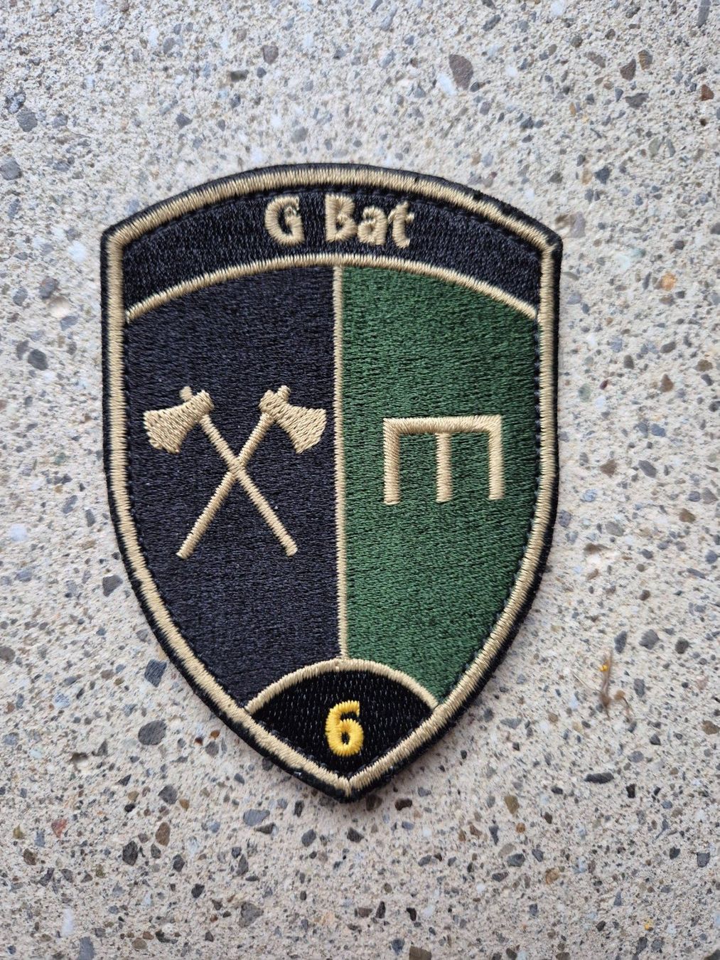 Schweizer Armee Placchette & Badge: *** Badge G Bat 6 mit klett *** – Nuovo e nell'imballaggio originale da Riedholz venduto da fr_sIruP