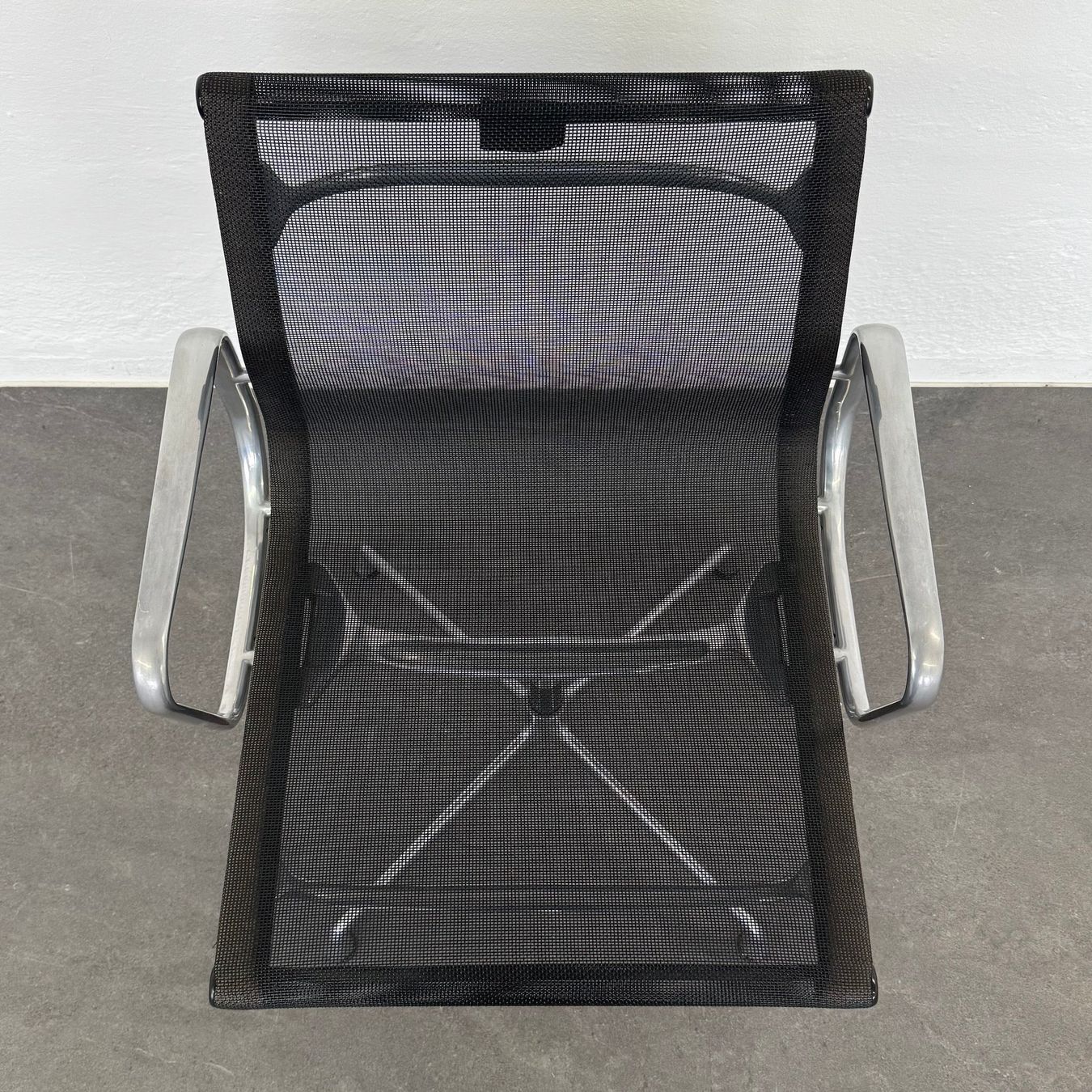 Sedie: Vitra Eames Alu Chair EA107 Netz – Usato da Schönenwerd venduto da mcofficeshop 7