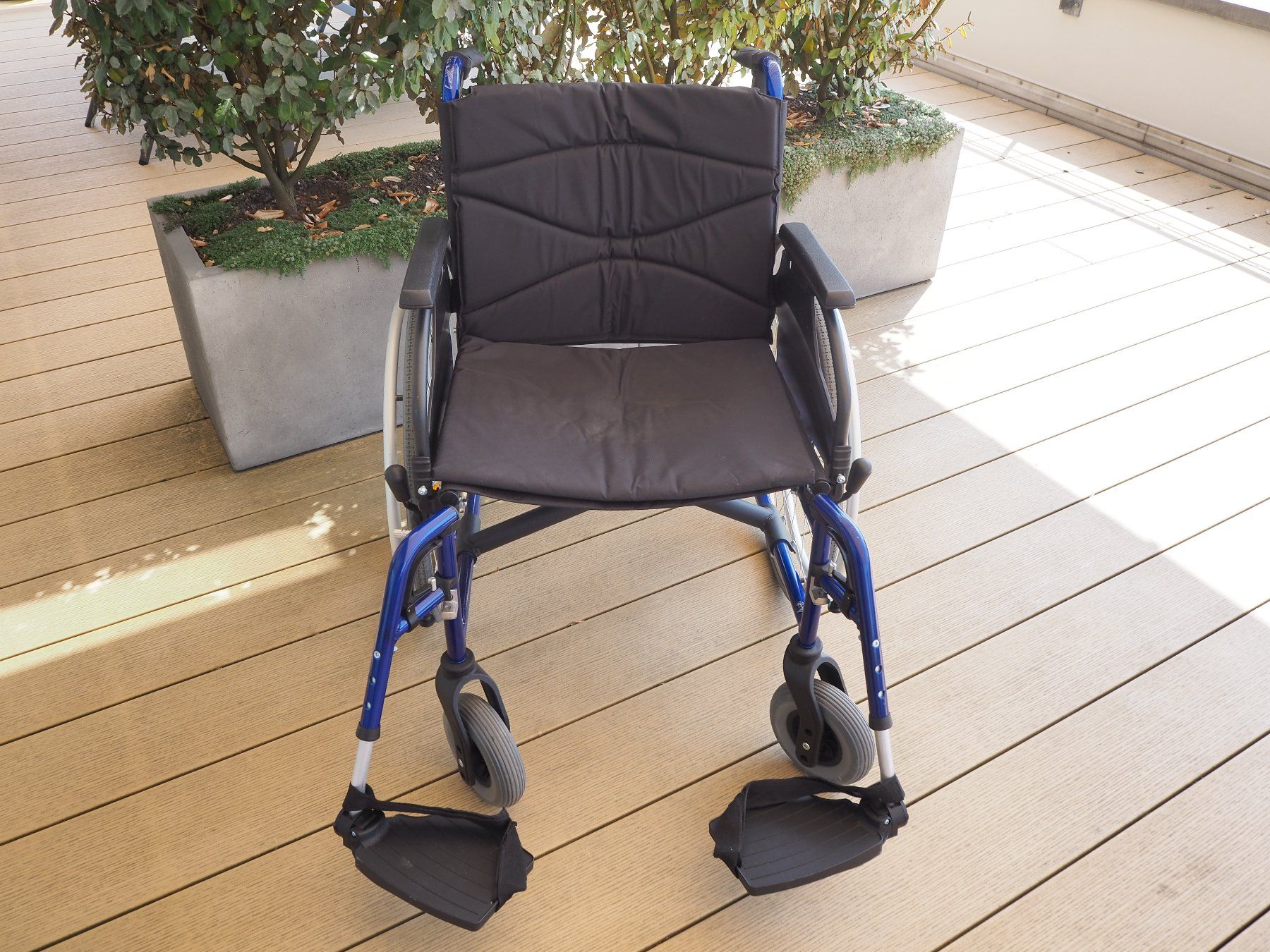 Chaises roulantes: Rollstuhl Vermeiren D 200 – D'occasion à Niederrohrdorf par Jaegermeister1 1