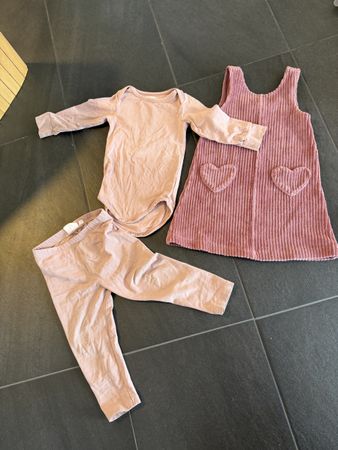 Rosa Baby Latzkleid aus Cord Gr. 92 Zara
