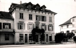 Uster. Geschäftshaus Sattlerei S. Künzi, Molkerei