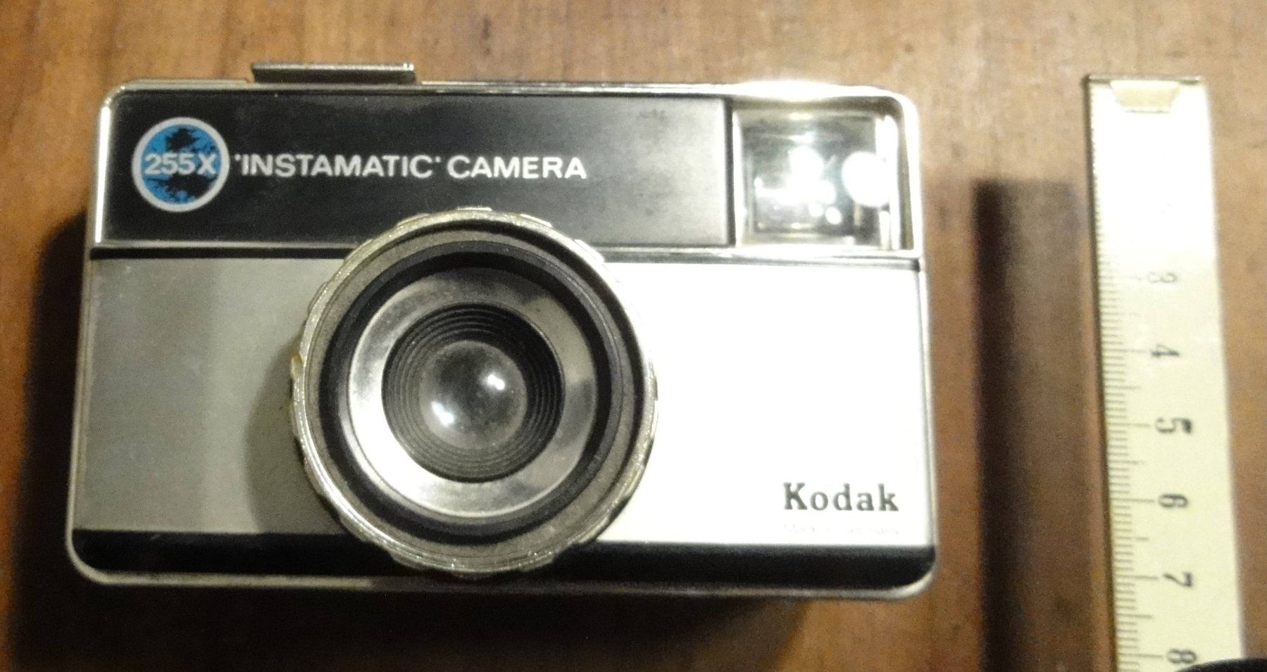 Kodak Kamera: Kamera Kodak Instamatic 255X – Gebraucht aus Wohlen AG von Flusslauf