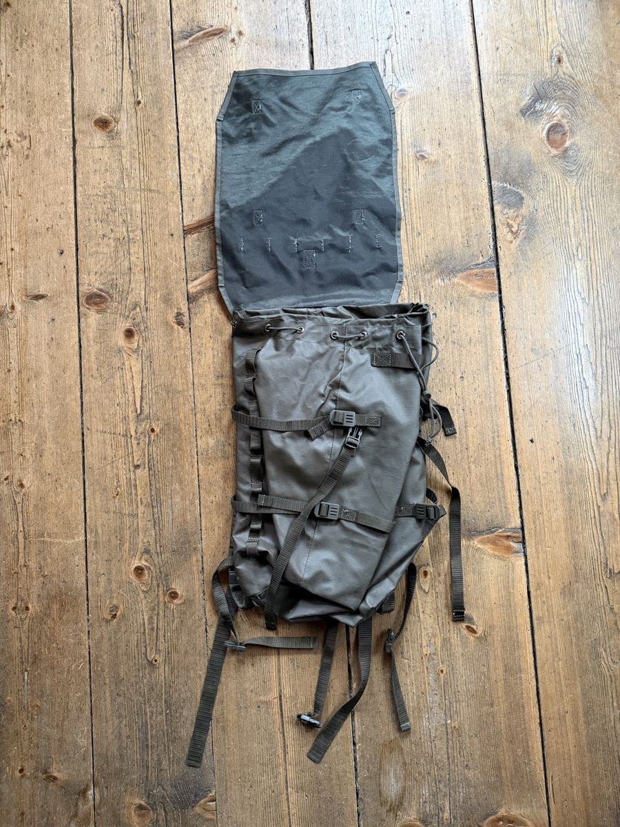 Schweizer Armee Zaini: Schweizer Armee Militär Kampfrucksack 90 – Usato da Quinto venduto da Ticino_69 1