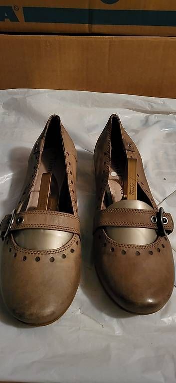 Tamaris Scarpe da donna: Halbschuh Tamaris echtes Leder Grösse 38 – Usato da Basel venduto da kri_wd99 2