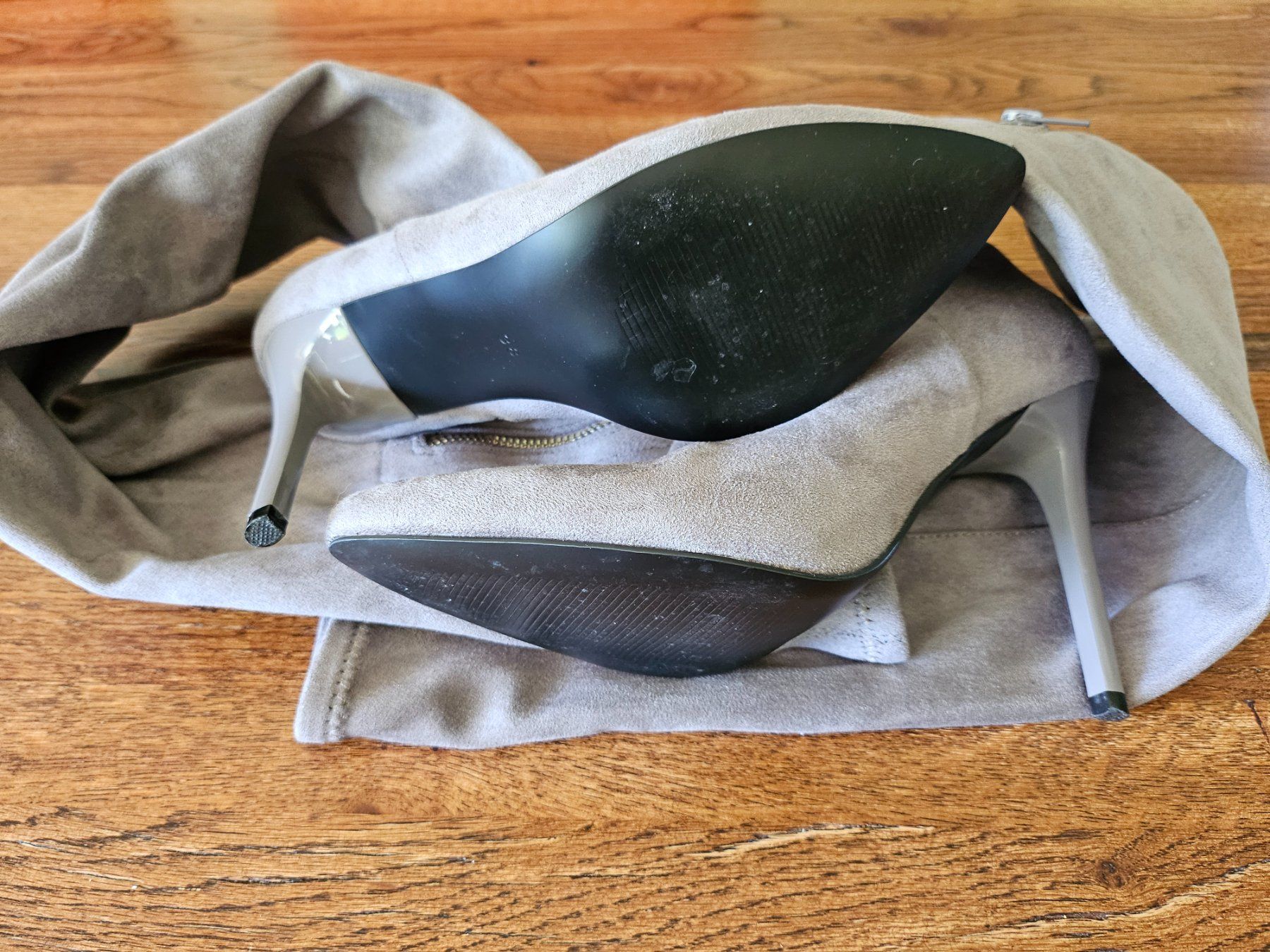 Scarpe da donna: Graue Overnees (einmal getragen!), Grösse 38 – Nuovo (secondo la descrizione) da Zürich venduto da natalos 2