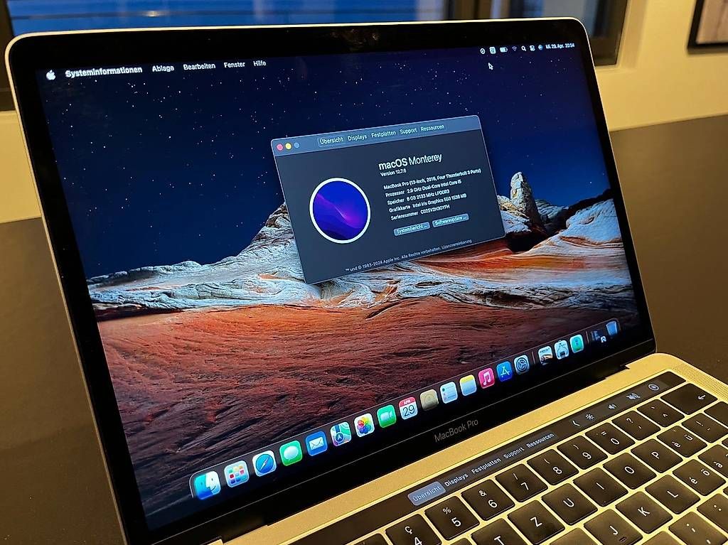 Apple Notebook: MacBook Pro 13" (2017, Touch Bar) – Usato da Bäch SZ venduto da Mastergevin