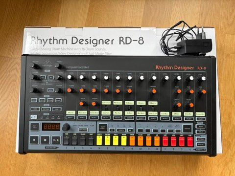 Behringer Strumenti musicali: Behringer RD-8 Rhythm Designer Drum Machine – Usato da Bern venduto da dauber